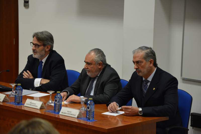 Vicente del Río, director general de la Fundación Valenciaport; Francesc Sánchez, director general de la Autoridad Portuaria de Valencia; y Paco Prado, presidente de Propeller, durante el acto de apertura del curso el pasado lunes