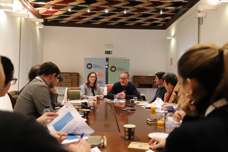 Maria Josep Amigó y Vicent Flor con los periodistas