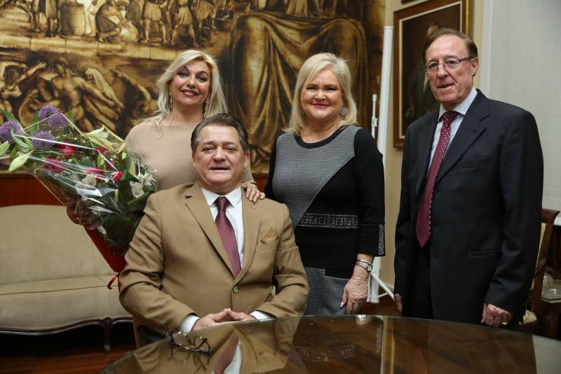 Eva Rogel, Mujer de El Soro; presidenta del Ateneo, Carmen de Rosa; responsable tertulia taurina Ateneo, Paco Roger y El Soro