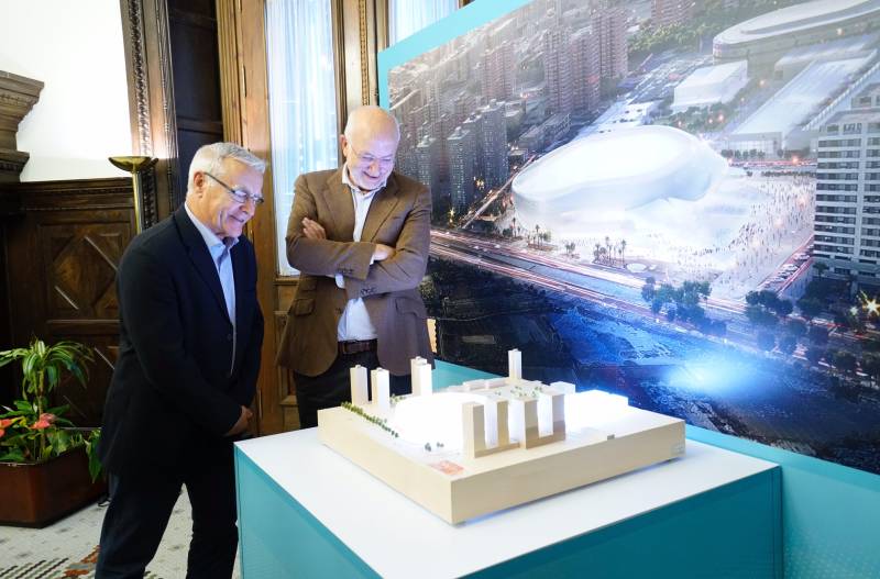 Juan Roig y Joan Ribo durante el encuentro celebrado en el Ayuntamiento de València