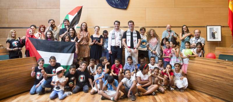 Recepción niños palestinos y saharauis en Diputación // Abulaila