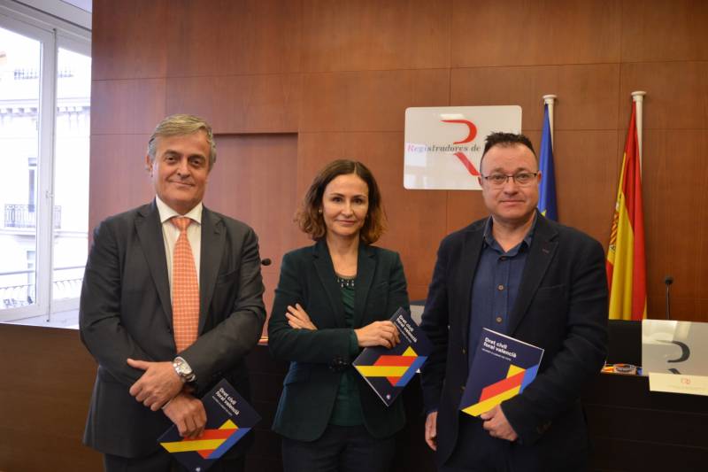 Vicente Domínguez (izda), Begoña Longás (centro) y Josep Ochoa, en la presentación