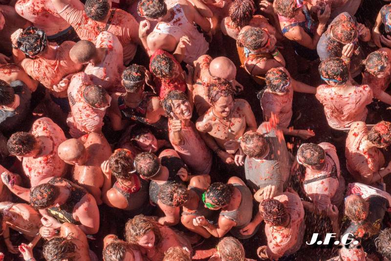 La tomatina de Buñol es una experiencia única en la vida