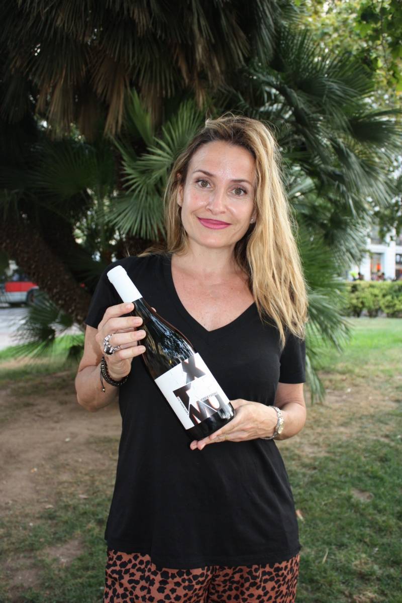 Coque Ruz con su vino Coque Ruz con su vino