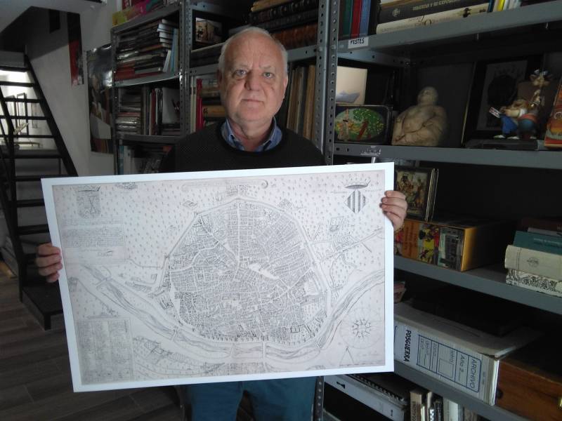 Rafa Solaz con el plano de Manceli Rafa Solaz con el plano de Manceli