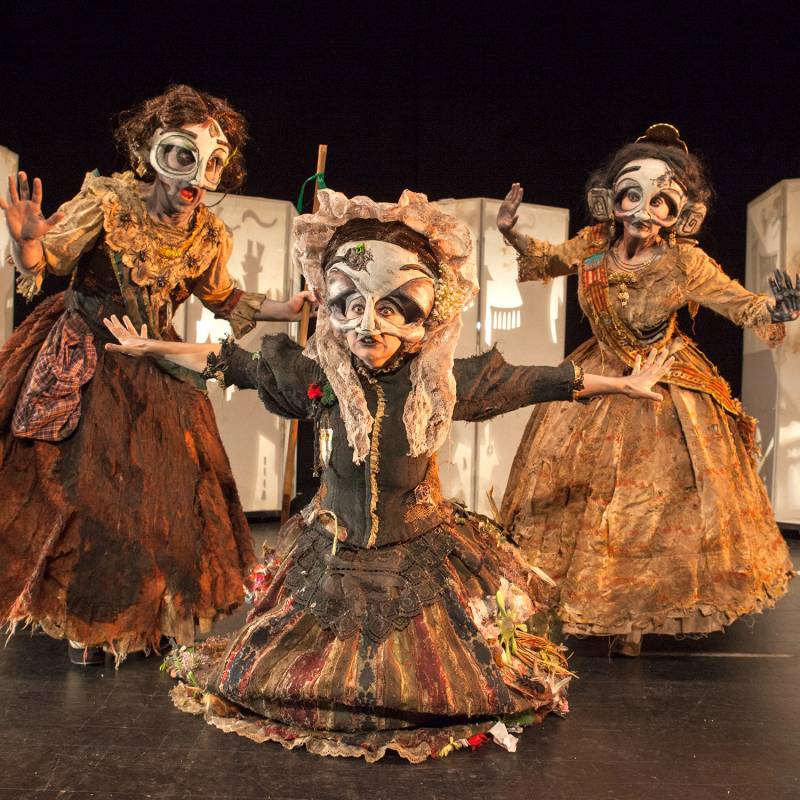 La obra teatral de la Fallera Calavera en la Sala Russafa