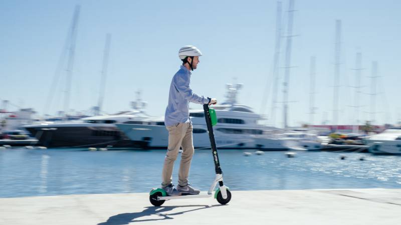 Patinando LIME en La Marina